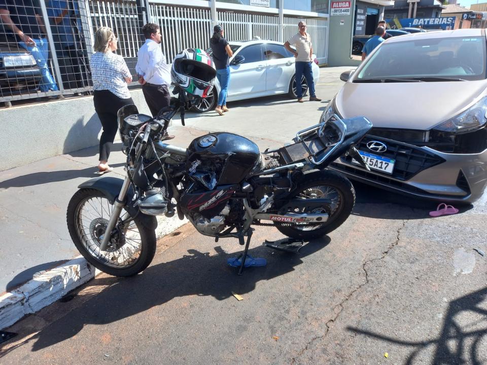 Foto 6 de 8 — Morre jovem vítima de acidente entre moto e caminhão na Via Expressa